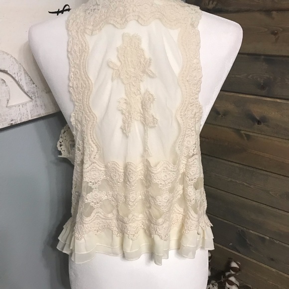Lace vest - Picture 3 of 4